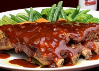 Barbecue ribs with amazing red sauce