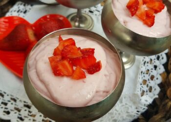 Creamy strawberry mousse dessert made with 3 ingredients