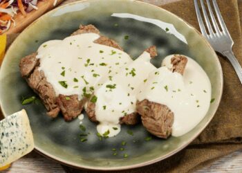 Gorgonzola Cheese Sauce for Meat with 3 Ingredients