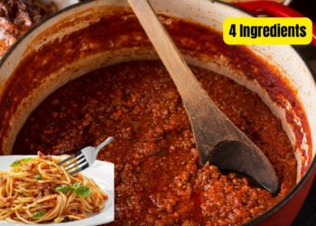 Homemade Bolognese Sauce with 4 ingredients Simple