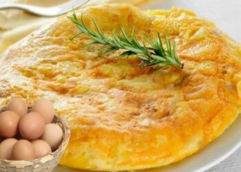 Easy and Quick Omelet with 2 ingredients, in 10 minutes