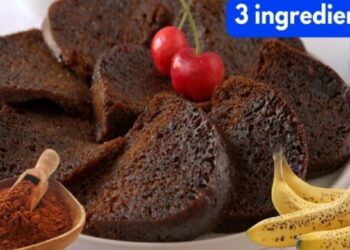 Simple and Quick Banana and Cocoa Cake with 3 Ingredients