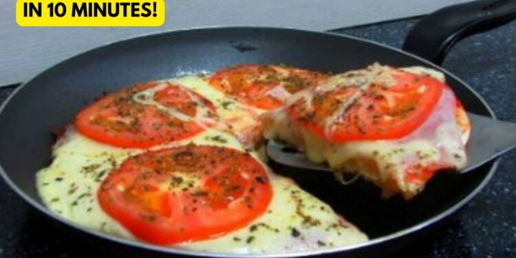 Homemade Pizza with Cheese, Ham and Tomatoes, in 10 minutes