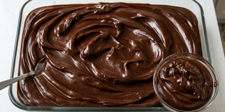 Simple 4-Ingredient Chocolate Cake Filling